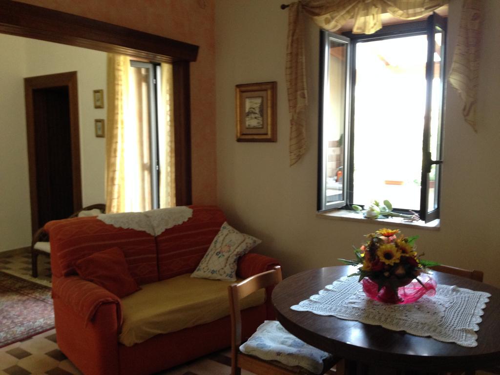 B&B Mar Tirreno Barcellona-Pozzo di Gotto Ngoại thất bức ảnh